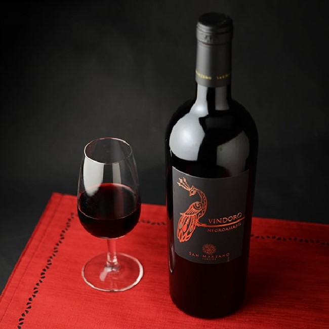 Rượu vang Vindoro - thương hiệu rượu vang hình con công